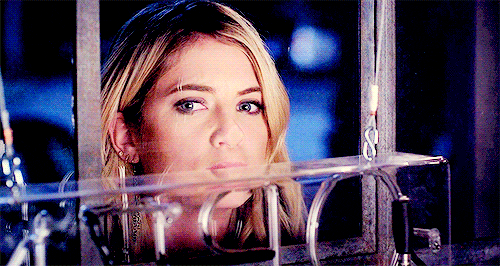 hanna marin GIF