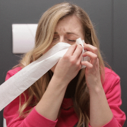 femme qui se mouche