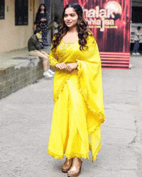Manisharani Queen Onepiece Manisha GIF