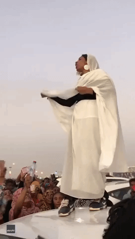 Woman Leading Chant Becomes Symbol of Protest in Khartoum