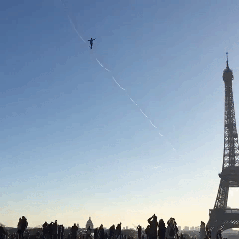 Daredevil Slackliner Walks from Trocadero to Eiffel Tower