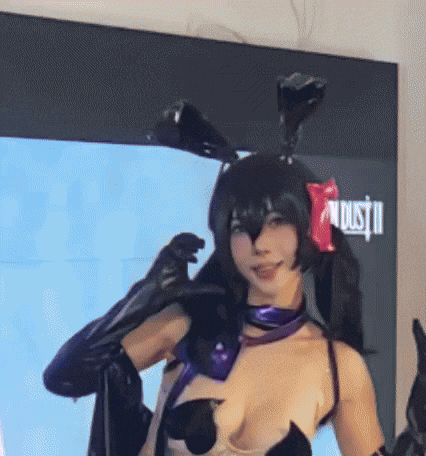 Model Cosplay GIF