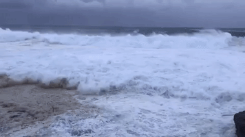 Powerful Waves Smash Sydney Shores as Storm System Creates Hazardous Conditions