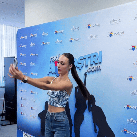 Selfie Happy Face GIF by Ai Nostri