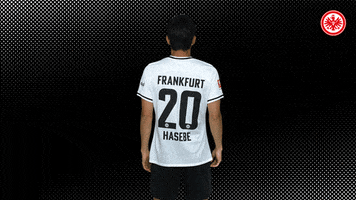 Makoto Hasebe Turn GIF by Eintracht Frankfurt