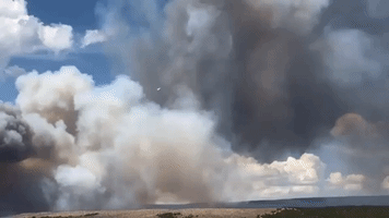 Smoke Billows as Upper Mailbox Fire Grows to 400 Acres