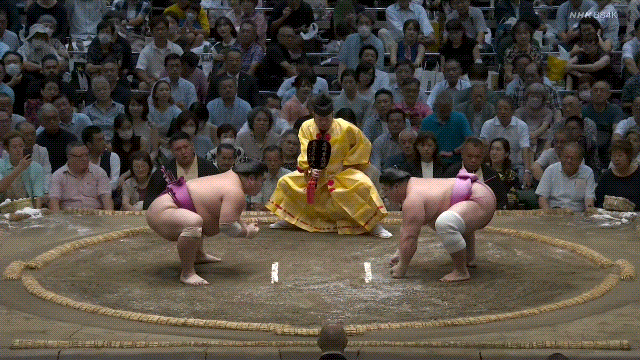 TZ85 giphyupload sumo ura 2023 aki basho GIF