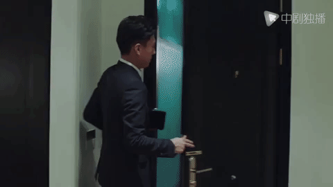 wo de qian ban sheng GIF