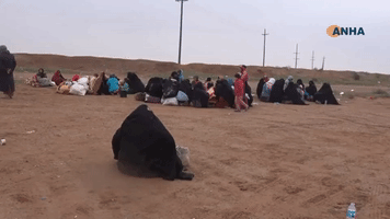 Civilians Flee East Deir Ezzor as Fighting Against Islamic State Continues