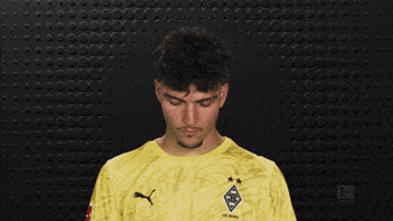 Look Up Borussia Moenchengladbach GIF by Bundesliga