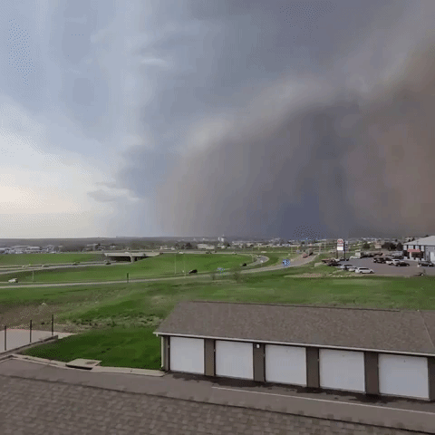 Intense Winds Bring Dust Storm to Sioux Falls, South Dakota