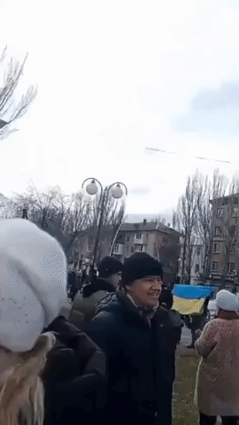 Gunshots Heard as Ukrainian Protesters Confront Russian Troops in Melitopol