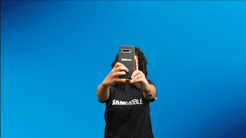 SamMobile giphyupload camera selfie samsung GIF