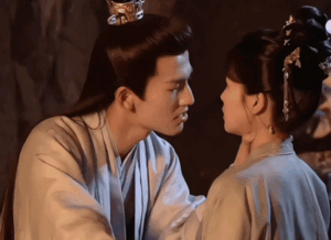 Бай Лу и Чжан Лин Хэ понадобилось 22 дубля, чтобы снять сцену поцелуя