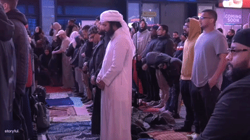 Muslims Gather for 'First Ever' Ramadan Prayers in Times Square