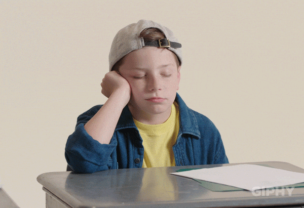 enfant qui s'endort en classe