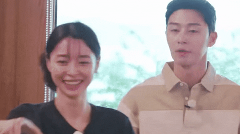 mariabettina01 giphyupload kwon nara park seo joon young actors retreat GIF