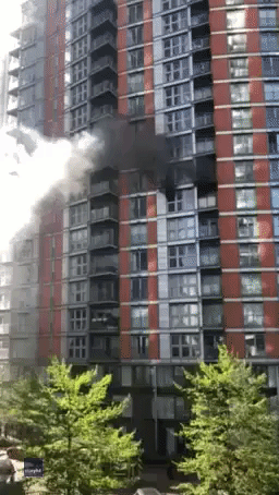 Firefighters Douse Blaze at London Apartment Block With 'Grenfell-Like' Cladding
