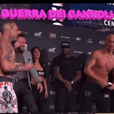 Guerra Dei Cannoli GIF