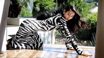 liu wen please GIF