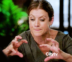 TV gif. Kate Walsh leans over to someone and looks at them with a completely enraged face. She holds her hands up and bears them like claws. she’s going to tear them apart. 